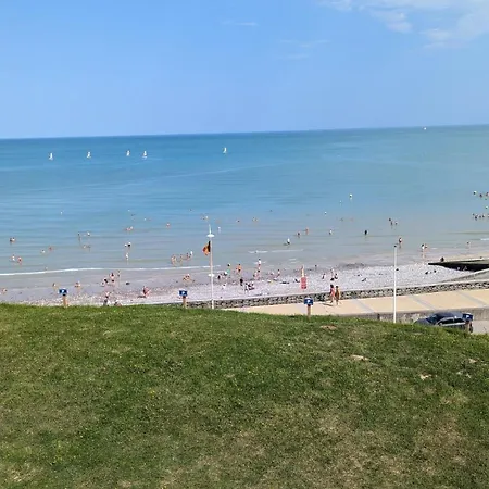 Beautiful Beachfront Apartment, 180d Sea And Cliff View *