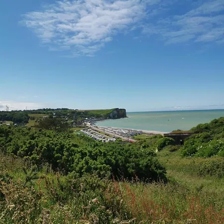 Beautiful Beachfront Apartment, 180d Sea And Cliff View Lejlighed