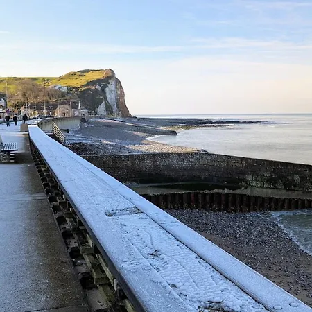 Lejlighed Beautiful Beachfront Apartment, 180d Sea And Cliff View *