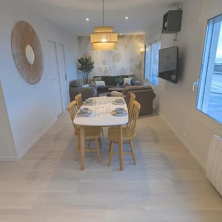 Beautiful Beachfront Apartment, 180d Sea And Cliff View * Veulettes-sur-Mer