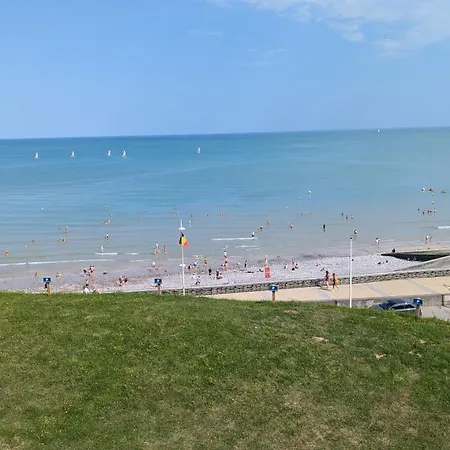 Beautiful Beachfront Apartment, 180d Sea And Cliff View * Veulettes-sur-Mer
