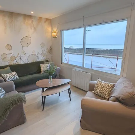 Lägenhet Beautiful Beachfront Apartment, 180d Sea And Cliff View *