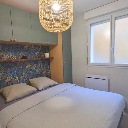 Apartment Beautiful Beachfront Apartment, 180d Sea And Cliff View