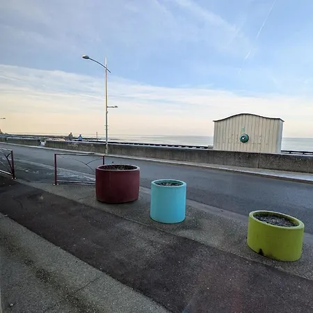 Beautiful Beachfront Apartment, 180d Sea And Cliff View Lägenhet Veulettes-sur-Mer