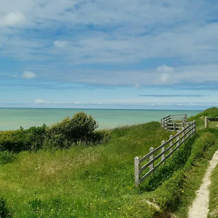 Beautiful Beachfront Apartment, 180d Sea And Cliff View *