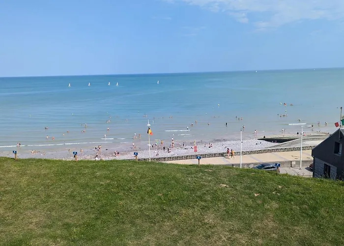 Beautiful Beachfront Apartment, 180d Sea And Cliff View * Veulettes-sur-Mer