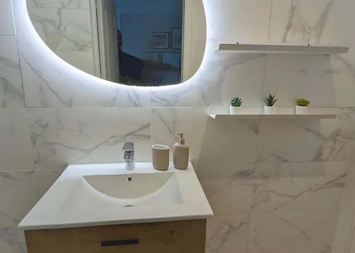 Apartment Beautiful Beachfront Apartment, 180d Sea And Cliff View *