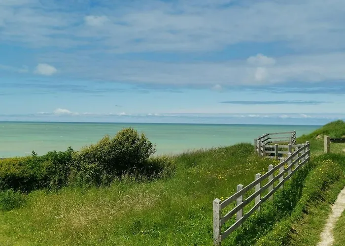 Beautiful Beachfront Apartment, 180d Sea And Cliff View *