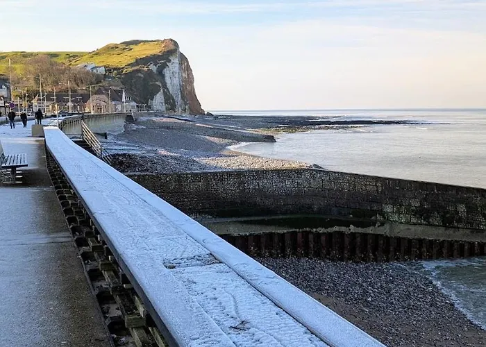 Apartment Beautiful Beachfront Apartment, 180d Sea And Cliff View *